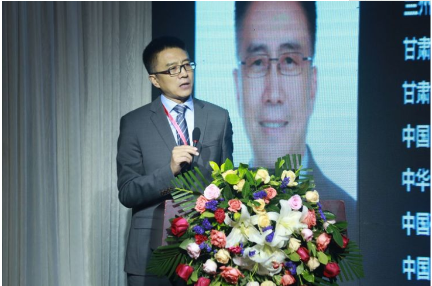 新冠肺炎疫情期间,作为放射影像科主任周俊林紧急调整科室布局,建立
